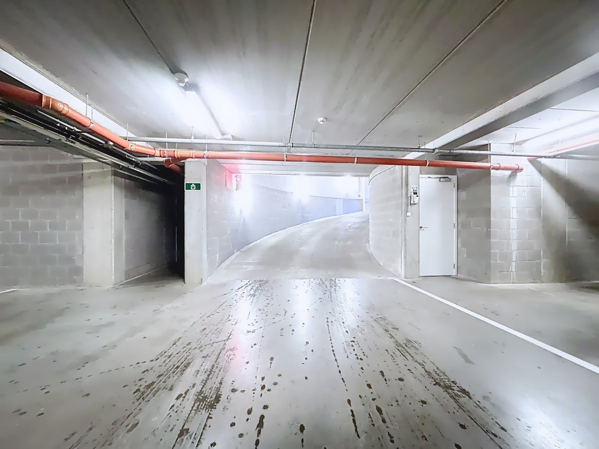 Parking space for rent in an underground garage in Heide - photo 2