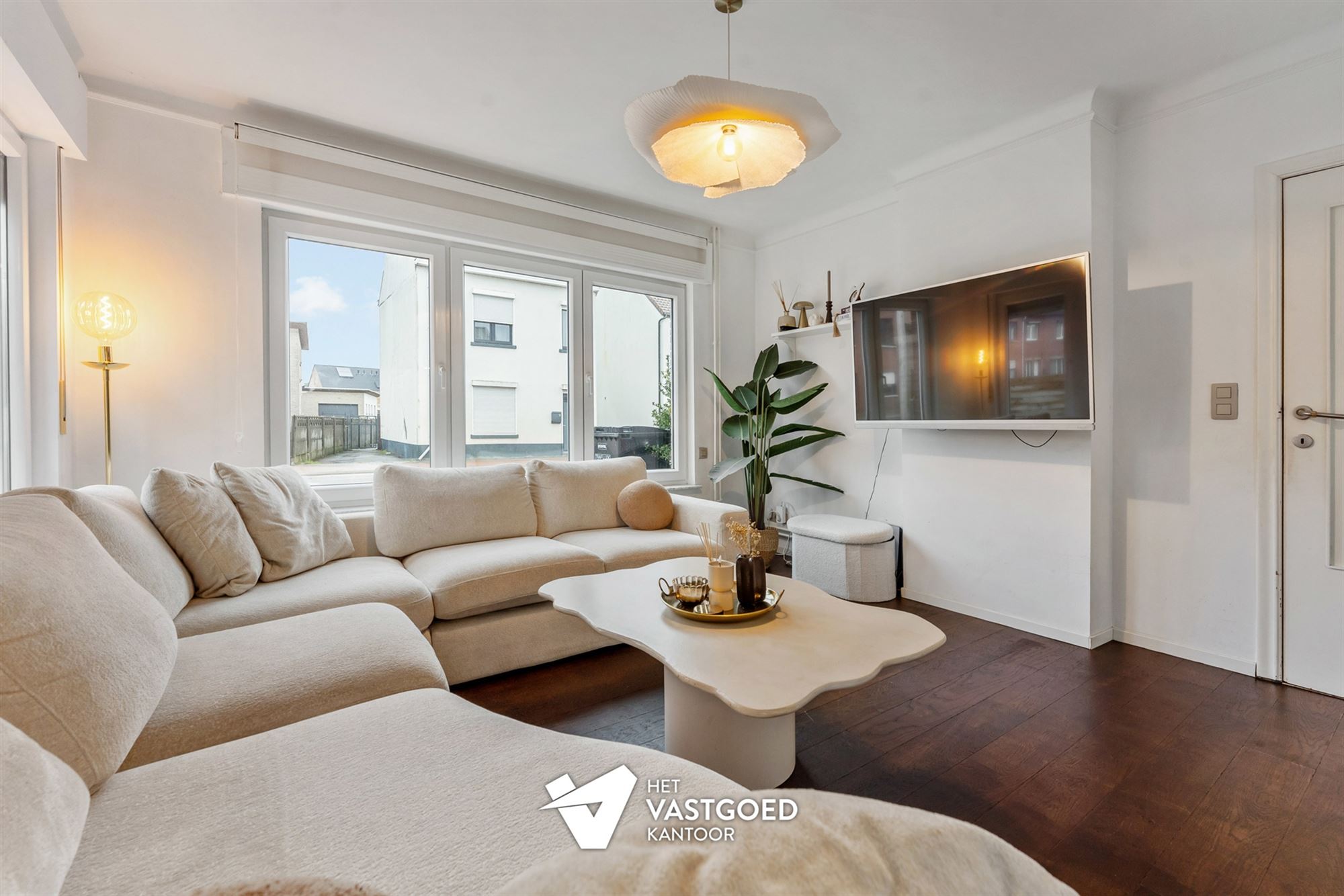 VOLLEDIG GERENOVEERDE WONING MET 4 SLAAPKAMERS, RUIME LEEFRUIMTES EN VRIJSTAANDE GARAGE OP PERCEEL VAN 6A90CA VLAKBIJ BE-MINE - foto 3