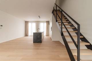 Bezoek mogelijk na aanmaken huurdersprofiel via https://mijnhuurprofiel.be/property/45b5bdc4-274f-4b3a-9490-d9b623de889aHedendaags wooncomfort in het...