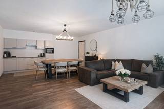 In een recent, kleinschalig appartementsgebouw uit 2016 bevindt zich dit instapklare appartement, ideaal gelegen vooraan in het gebouw. Dankzij...