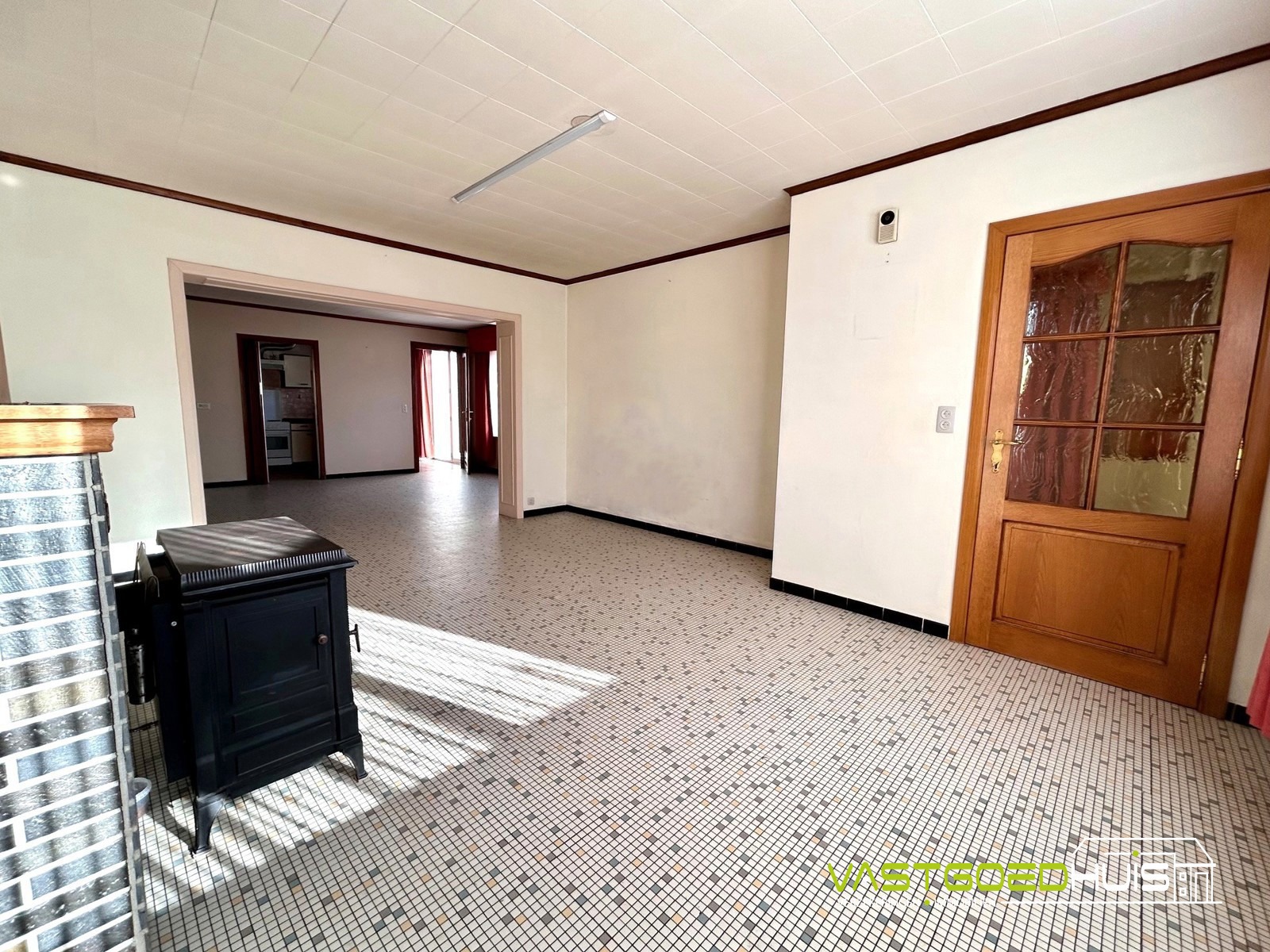 Karaktervolle, te renoveren gezinswoning met tuin - foto 3