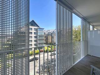 <h3>🏙️ Studio te koop met groot terras in Evere – Ideale investering of eerste woning</h3>
<p>📍 Gelegen in Evere, in een rustige en goed bereikbare wijk van Brussel, vormt deze lichtrijke studio met terras een uitstekende opportuniteit voor vastgoedinvesteerders of starters op de woningmarkt.</p>
<p>💰 Vraagprijs: €190.000</p>
<p>Deze studio van ongeveer 40 m² bewoonbare oppervlakte bevindt zich op de 2e verdieping van een goed onderhouden gebouw en beschikt bovendien over een prachtig privatief terras van ongeveer 10 m², rustig gelegen.</p>
<h3>✨ Beschrijving van het pand</h3>
<p>✔️ Ruime en lichtrijke leefruimte<br />✔️ Volledig uitgeruste open keuken<br />✔️ Badkamer met douche en toilet<br />✔️ Groot privatief terras van ±10 m²<br />✔️ Privatieve kelder op niveau -3</p>
<h3>✅ Troeven van deze studio in Evere</h3>
<p>🔹 Ideale studio als investering in Brussel<br />🔹 Perfect voor verhuur of eerste aankoop<br />🔹 Elektrische installatie conform de normen<br />🔹 Uitstekende energiescore – EPC B-<br />🔹 Lage gemeenschappelijke kosten: slechts €95/maand<br />🔹 Gebouw en gemeenschappelijke delen in uitstekende staat<br />🔹 Gegeerde ligging nabij openbaar vervoer, winkels en belangrijke invalswegen</p>
<h3>📍 Waarom investeren in Evere?</h3>
<p>Evere is een van de meest dynamische gemeenten van Brussel en trekt steeds meer kopers en investeerders aan dankzij haar strategische ligging tussen het stadscentrum, de NAVO, Brussels Airport en de Europese wijk. De gemeente biedt een sterke huurmarkt, een aantrekkelijk investeringsrendement en een aangename woonomgeving.</p>
<p><strong>Zoekt u een studio te koop in Evere, een opbrengsteigendom in Brussel of een vastgoedinvestering met terras? Dan is dit pand zeker een bezoek waard.</strong></p>
<h3>📞 Contact & bezoeken</h3>
<p>Deze studio met terras te koop in Evere is onmiddellijk beschikbaar voor bezoek met We Invest Bruxelles-Europe.</p>
<p>👤 Contactpersoon: Frédéric Top<br />📱 0472 34 44 08<br />📩 frederic.top@weinvest.be</p>