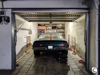 <p><span>Ondergrondse garagebox met manuele garagepoort op zeer goede locatie. </span></p><p><span>Deze ruime garagebox heeft volgende afmetingen: 6,5m diep x 3,1m breed x 2,7m hoog. </span></p><p><span>De garagebox is bovendien voorzien van een individuele elektriciteitsmeter. </span></p><p><span>Huurprijs 140 euro/mnd - Provisiekosten: 5 euro/mnd</span></p><p><span> </span></p><p><span>Voor meer informatie of een bezoek, stuur een mail naar verhuur@coprimmo.be</span></p><p><span> </span></p>