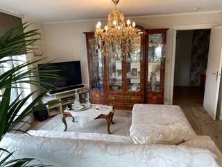 Dit appartement situeert zich in het centrum van Gavere: vlakbij winkels, openbaar vervoer,....maar ook in de omgeving van wandel- en fietsroutes...