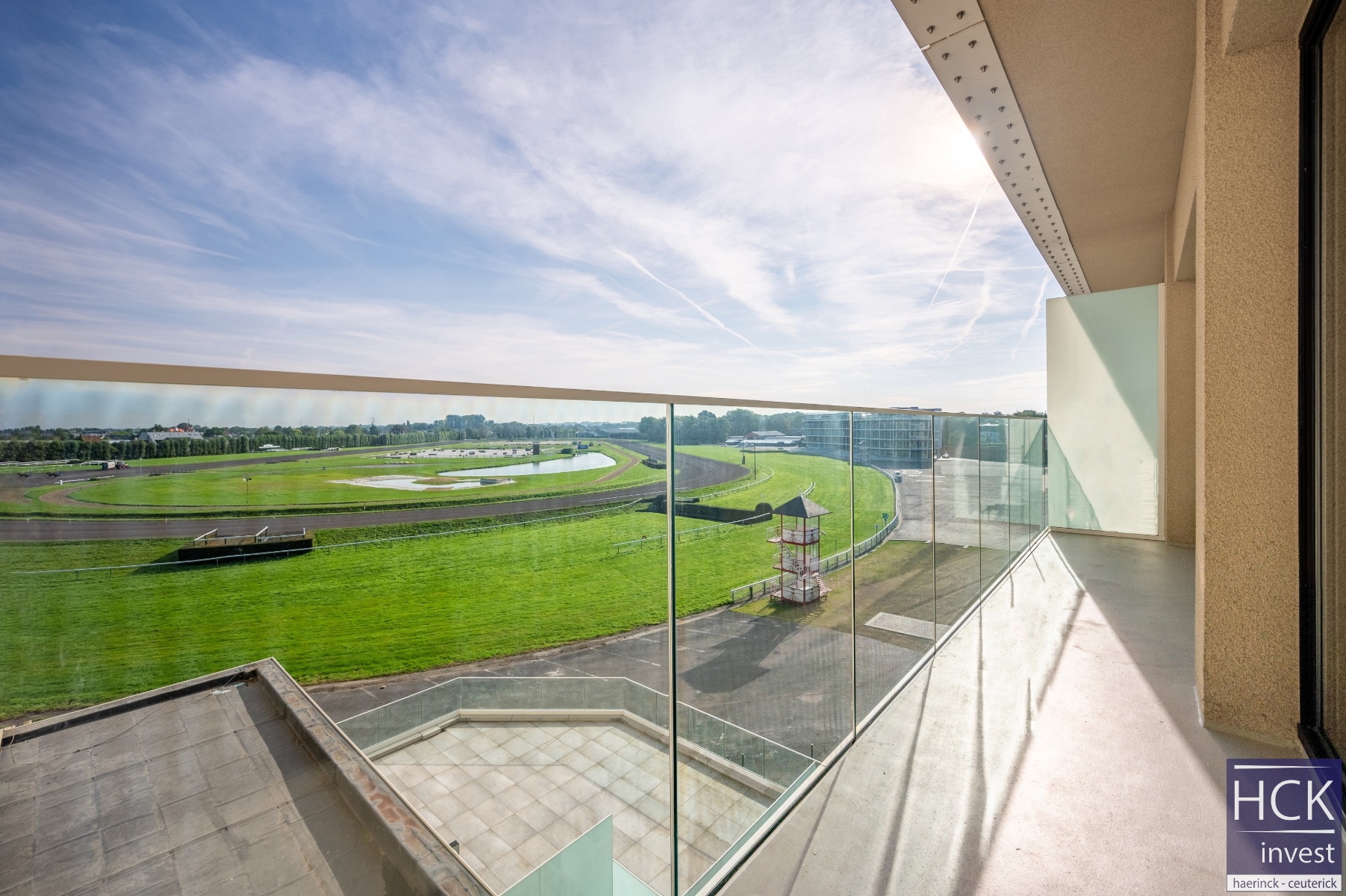 WAREGEM - Vernieuwd app. met 1 SLPK en PRACHTIG ZICHT op Hippodroom !!! - foto 1