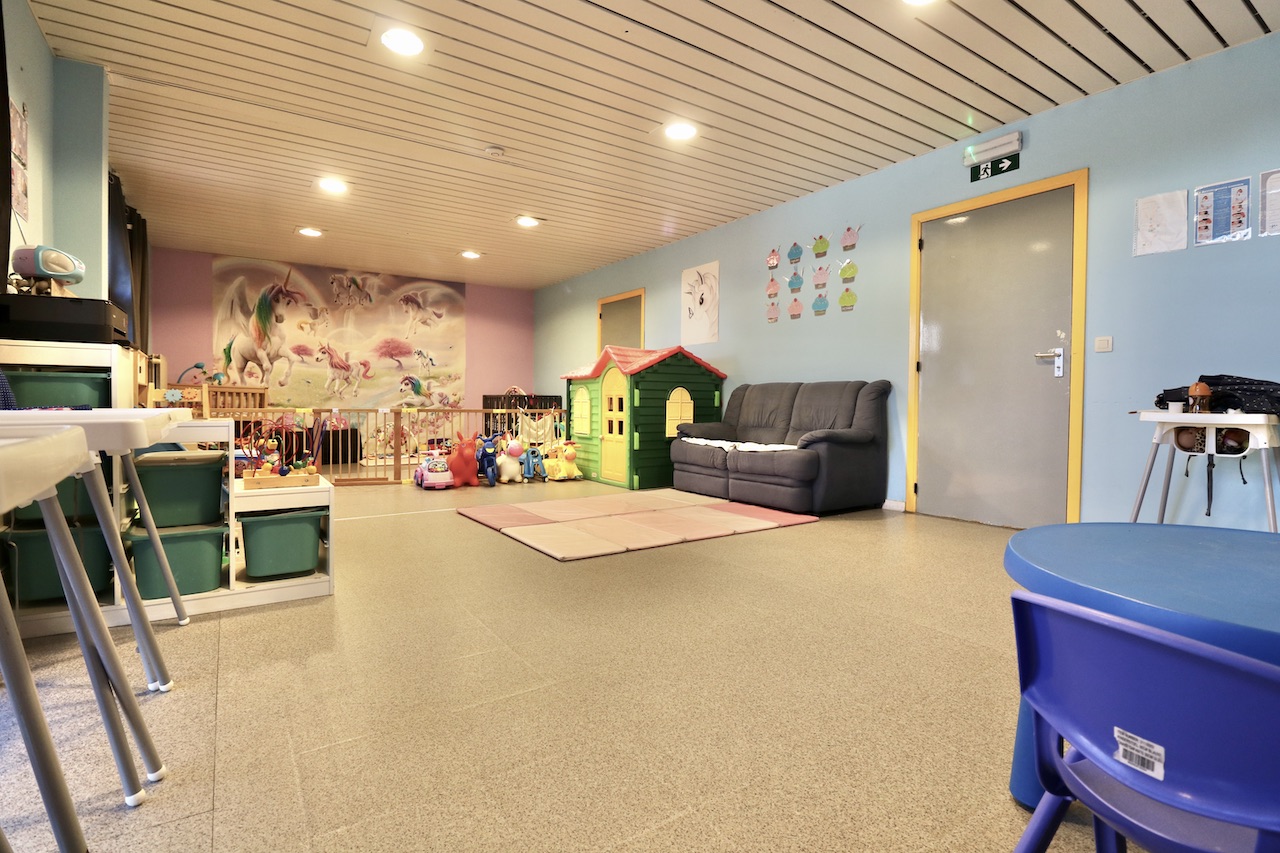 Instapklare handelsruimte van 200 m2 met private parking voor 1.250 EUR/mnd - foto 5