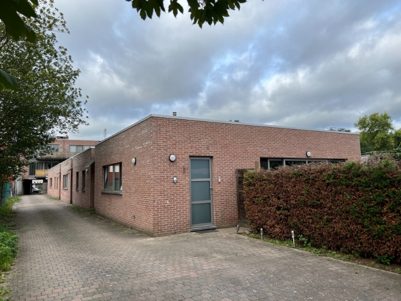 Goedgelegen autostaanplaats centrum Kapellen - foto 4