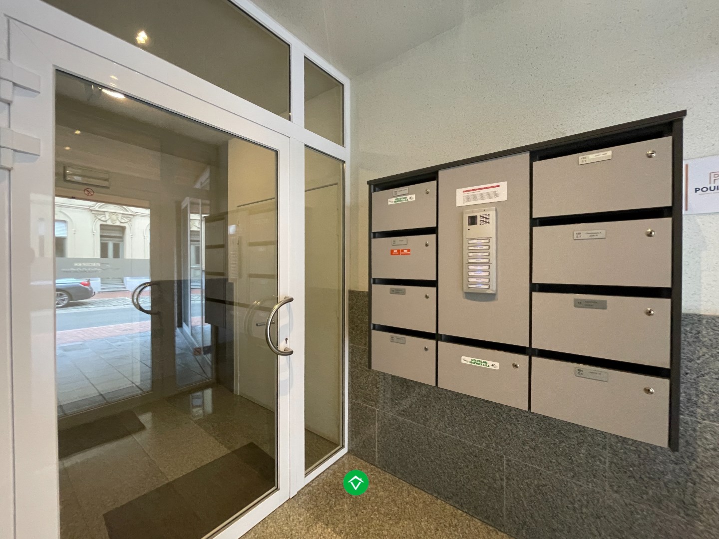 Ruim appartement (117 m²) met 2 slaapkamers, terras en garage in centrum Roeselare! - foto 2