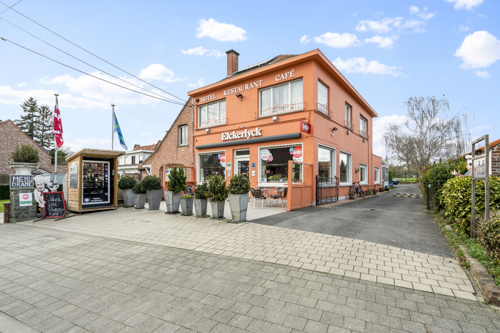 handelspand en vrij café 'Hotel Elckerlyck' met 6 kamers - foto 1