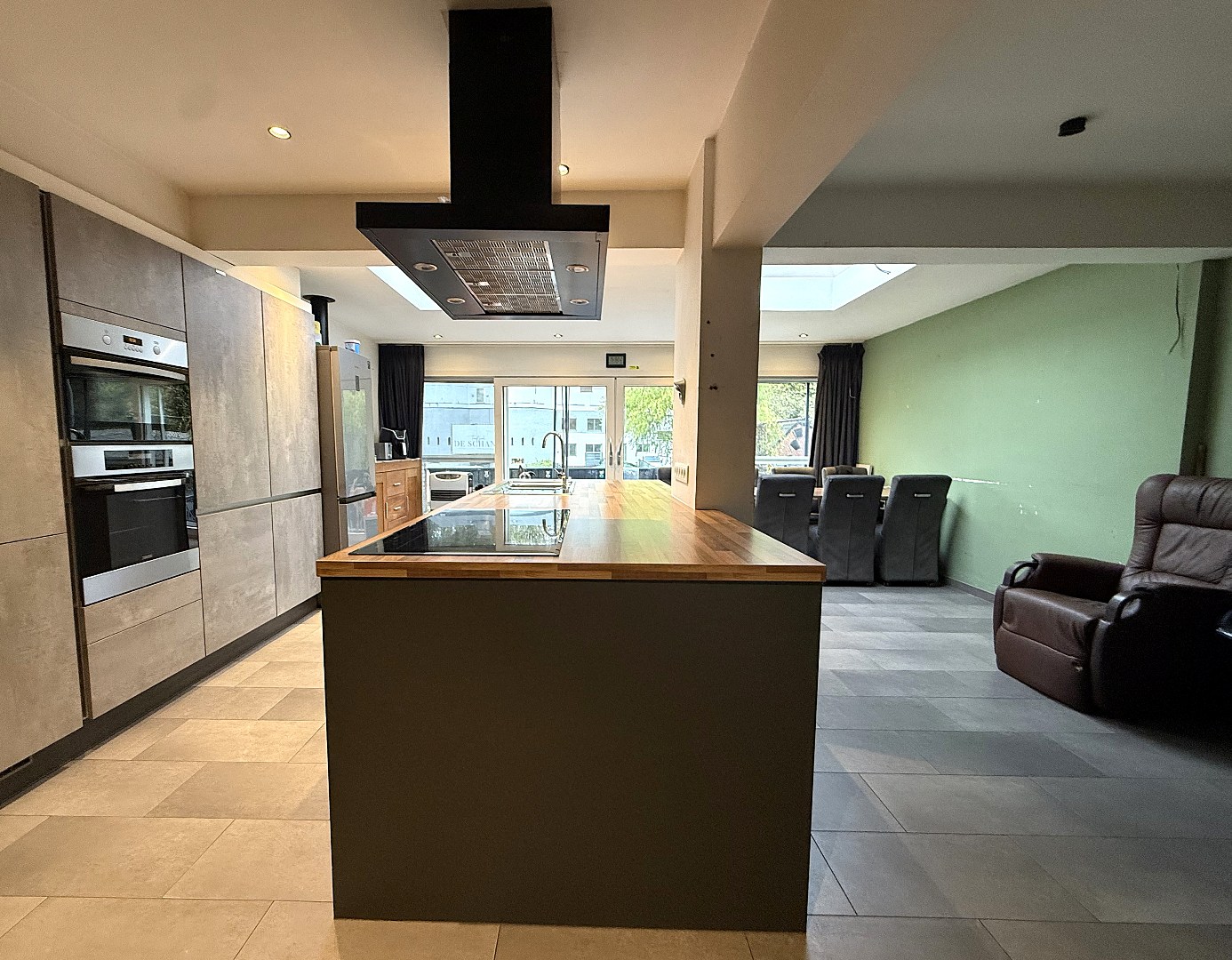 Ruime energievriendelijke woning met 4 slaapkamers en garage - foto 2