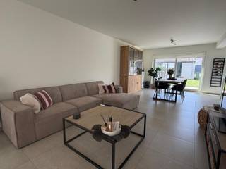 Deze moderne halfopen bebouwing in Schellebelle is instapklaar en combineert een praktische indeling met voldoende ruimte voor comfortabel wonen.Bij...