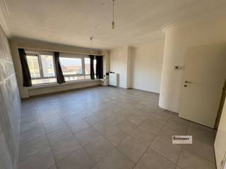 Opbrengsteigendom omvattende 3 appartementen op centrale ligging, Bredabaan Merksem. De appartementen zijn voorzien van 2 slaapkamers en 2...