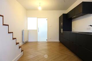 WONDELGEM- Spoorwegstraat 65: Op zoek naar een rijwoning met terras te huur in Wondelgem? Dan is dit pand mogelijk iets voor u. De belangrijkste...