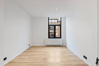 Energiezuinig appartement met 3 ruime slaapkamers en terras pal in het centrum van EdegemDit net gerenoveerde duplexappartement is ideaal gelegen in...