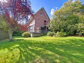 TEL: 0456 12 69 85Email: clara.jacquy@weinvest.beWe Invest is proud to present this 4-bedroom house with garden, located at Clos du Trèfle 19,...