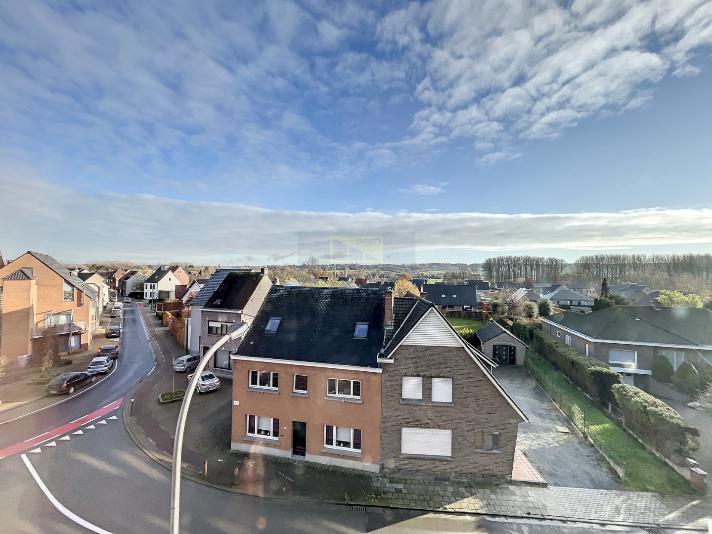 Te koop, ruim en lichtrijk appartement met knap uitzicht, terras en garage te Berchem (Kluisbergen) - foto 2