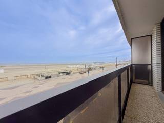 Prachtig 2-slaapkamer appartement met zeezicht op toplocatie te Knokke-HeistOp een boogscheut van het Heldenplein en met een prachtig zicht vanop de...