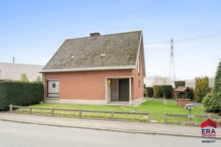 Te koop: gezellige open bebouwing in Sint-Baafs-Vijve, gelegen in een rustige residentiële omgeving. Deze woning uit 1968 biedt een warme sfeer en...