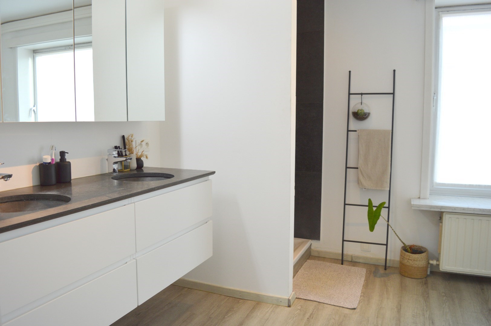 Vernieuwd 2 slaapkamer appartement in het centrum van Gullegem - foto 4