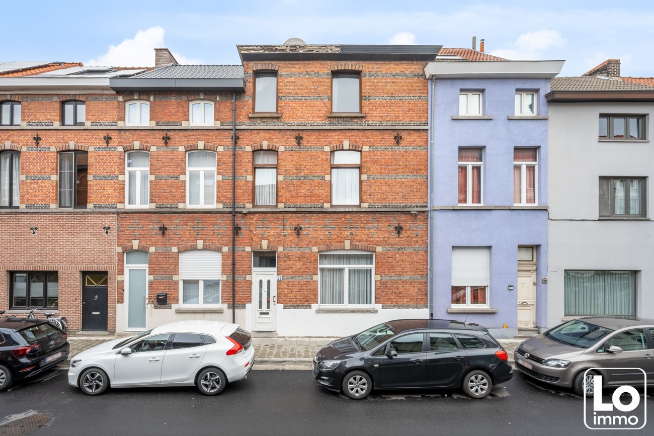 Ruime gesloten woning op een toplocatie in Sint-Amandsberg en nabij het centrum van Gent! - foto 2