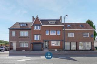 RUIME GEZINSWONING MET 6 SLPKS EN EPC LABEL B TE SMEERMAAS-LANAKEN ! <br /><br />We vinden deze gesloten bebouwing met een bewoonbare oppervlakte van 239 m² terug op een perceel van 2a 40ca in Smeermaas-Lanaken. <br /><br />Voor meer informatie, neem zeker een kijkje op onze website via de volgende link:<br />https://www.sterkvastgoedmakelaars.be/detail/te-koop-woning-lanaken/7624283?dosearch=True&flowstatus=ForSale,ForSaleReserved,ForSaleWithBid,ToCompleteForSale,SoldUnderReserve,Sold&pageindex=1&pagesize=12&searchpage=ForSale&sortdirection=DESC&sortfield=pub_flowstatus&transactiontype=Sale