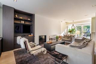 Bent u op zoek naar een exclusieve woonst in het centrum van Torhout? Deze prachtige en uitzonderlijk ruime woning combineert stijlvol wonen met...