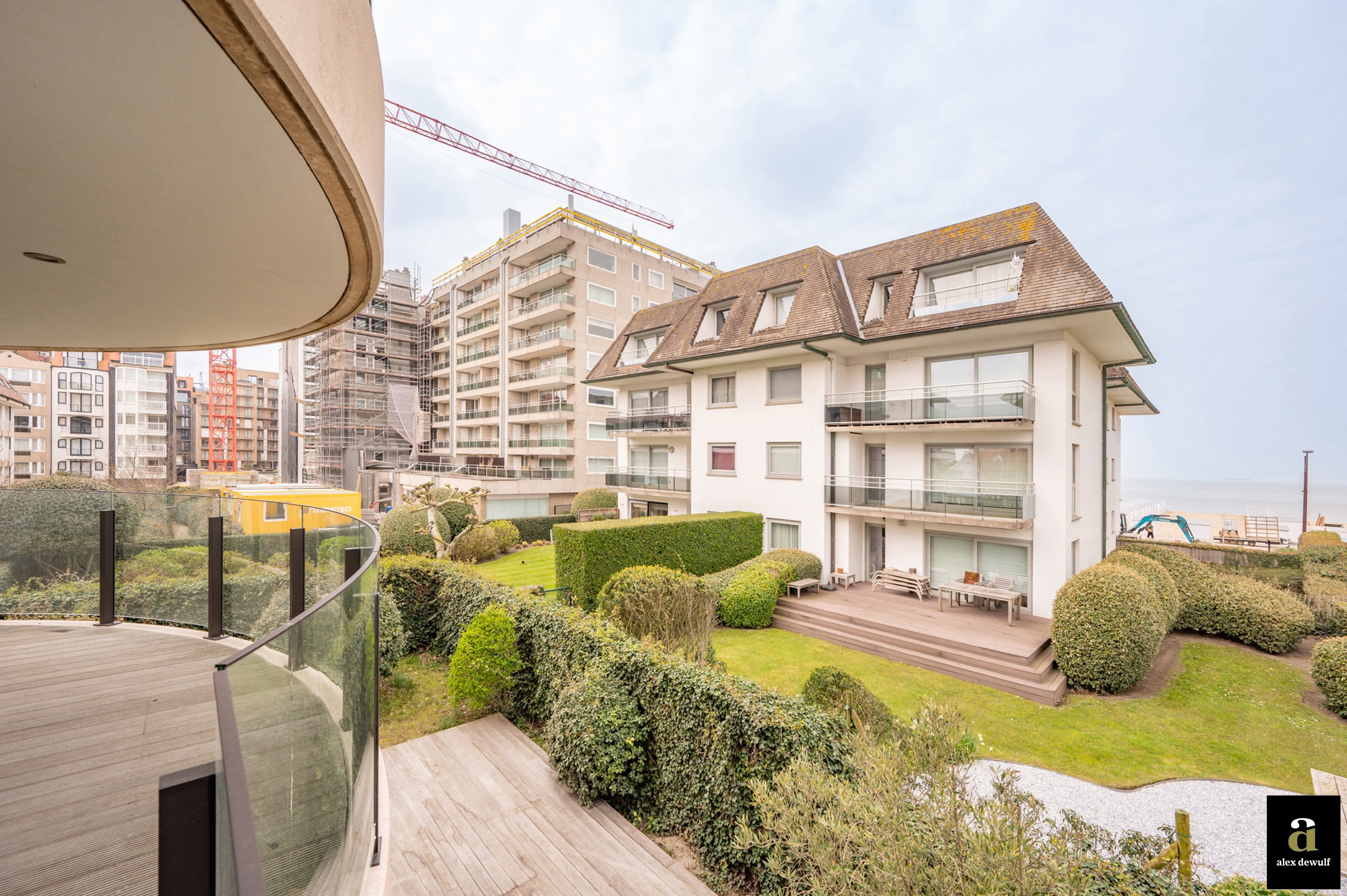 Uitstekend gelegen en stijlvol gerenoveerd appartement met goed zeezicht in villaresidentie [Kustlaan - Knokke Zoute]. - foto 2