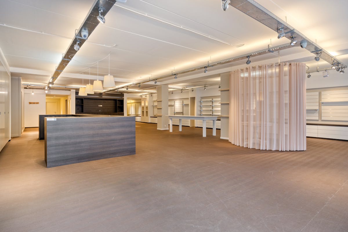 Handelspand van ca. 400m² te koop in Torhout - foto 1