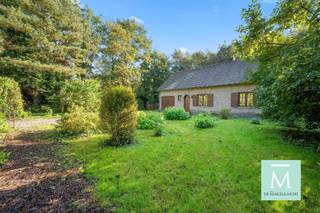 Op te frissen woning gelegen op een prachtig perceel van 33 areOp zoek naar een woning gelegen in het groen maar toch vlakbij het centrum van het...