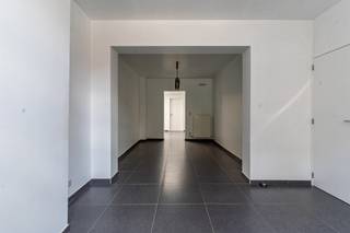 Gelegen op de Ottergemsesteenweg 277, vlakbij winkels, scholen, UZ Gent, cultuur, Sint-Pietersstation en openbaar vervoer, biedt deze woning...