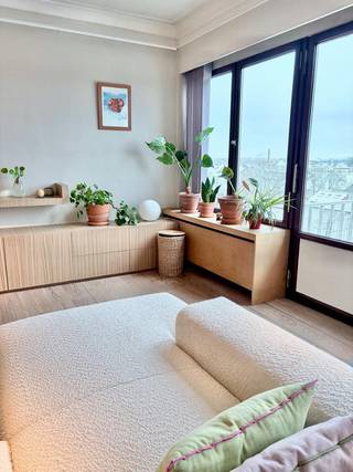 Discover this charming two-bedroom penthouse apartment located on the Plein in Kortrijk. The living space is south-east facing, with...
