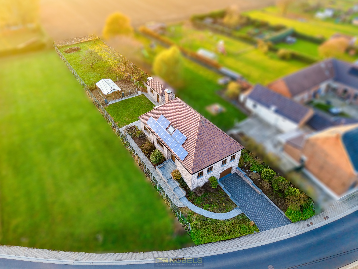 Te koop, grote villawoning met volledige onderkeldering en tuin op 1.327m² - foto 3