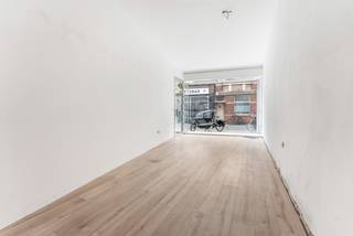 Commerciële ruimte met bungalowwoning aan de achterzijde, bijzonder gelegen pal in het bruisende centrum van Hasselt. Deze kleinschalige residentie...