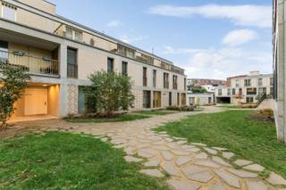 Welkom in deze instapklare woning uit 2019, gelegen in een rustige en groen aangelegde woonomgeving in hartje Antwerpen. U woont hier in een...