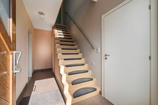 Ben je op zoek naar een ruime en instapklare woning met veel mogelijkheden in een rustige en kindvriendelijke buurt? Deze open bebouwing uit 2007...