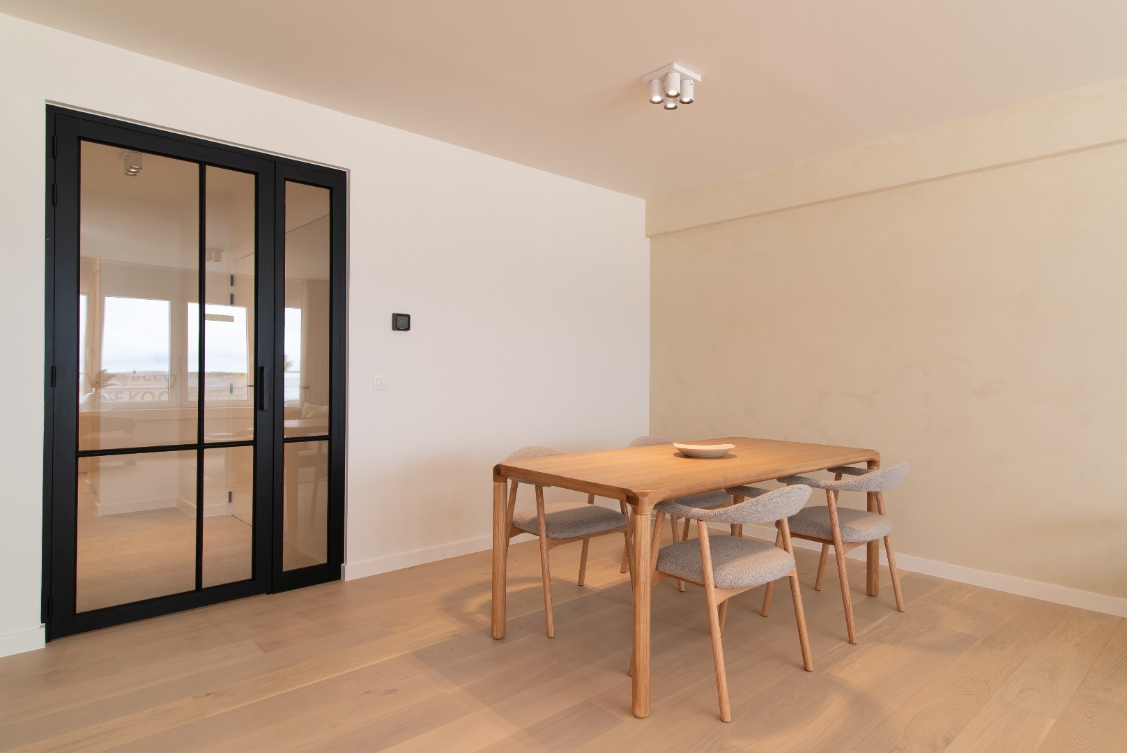 STARTPRIJS: 545.000 EURO ! Prachtig luxueus vernieuwd appartement met 2 slaapkamers! - foto 5