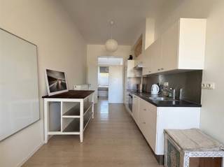 <p><span>BERCHEM - Near the station: Move-in ready, furnished one-bedroom flat in a prime location.</span></p><p><span> </span></p><p><span>DESCRIPTION:</span></p><p><span> </span></p><p><span>Cosy flat on the first floor of a lovely building.</span></p><p><span>At the front, a light-filled living area and open-plan kitchen, fully fitted with an oven, dishwasher, fridge and washing machine.</span></p><p><span>At the rear is the bedroom with a small dressing room and an adjoining bathroom with shower, toilet and washbasin.</span></p><p><span> </span></p><p><span>SPECIAL FEATURES:</span></p><p><span> </span></p><p><span>- Individual meters</span></p><p><span>- Service charges: €100/month (maintenance of communal areas + electricity for communal areas)</span></p><p><span>- Ideal location close to Antwerp Berchem station, public transport, shops and major roads.</span></p><p><span>- Available from 1 September 2026</span></p><p><span> </span></p>