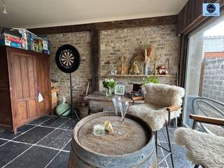 <p><span>KARAKTERVOLLE WONING MET 5 SLAAPKAMERS</span></p><p><span>Richtprijs : 350.000 euro</span></p><p><span> </span></p><p><span>Deze bijzondere woning is een toonbeeld van authenticiteit en karakter.</span></p><p><span>Opgetrokken met zorgvuldig gekozen recuperatiematerialen ademt ze een ziel die je zelden vindt.</span></p><p><span>Met 5 kamers en 4 badkamers biedt ze een overvloed aan ruimte en comfort, ideaal voor grote gezinnen,</span></p><p><span>kangoeroewonen of wie gasten stijlvol wil ontvangen.</span></p><p><span>Op het gelijkvloers is er een aparte ruimte met eigen keuken en badkamer, een troef voor meergeneratiegebruik</span></p><p><span>of zelfstandige activiteit.</span></p><p><span>Binnen zorgen natuurstenen vloeren, oude balken en smeedijzeren details voor een warme sfeer.</span></p><p><span>Buiten op het verdiep wacht een royaal terras met overkapping : een unieke plek om te genieten van elke dag.</span></p><p><span>Het perceel gelegen naast de woning is momenteel verhuurd.</span></p><p><span>Gunstig Epc C ( geen renovatieverplichting)</span></p><p><span>Wees er snel bij!!!</span></p><p><span> </span></p><p><span> </span></p><p><span>Aarzel niet en bel 0472/29.25.04 of stuur een mail naar louis@svena.be</span></p><p><span>Stedenbouwkundig uittreksel/inlichtingen in aanvraag!</span></p><p><span>Deze gegevens zijn louter informatief en wij kunnen niet aansprakelijk gesteld worden voor eventuele onjuistheden.</span></p><p><span>De bewoonbare oppervlakte is slechts indicatief.</span></p>