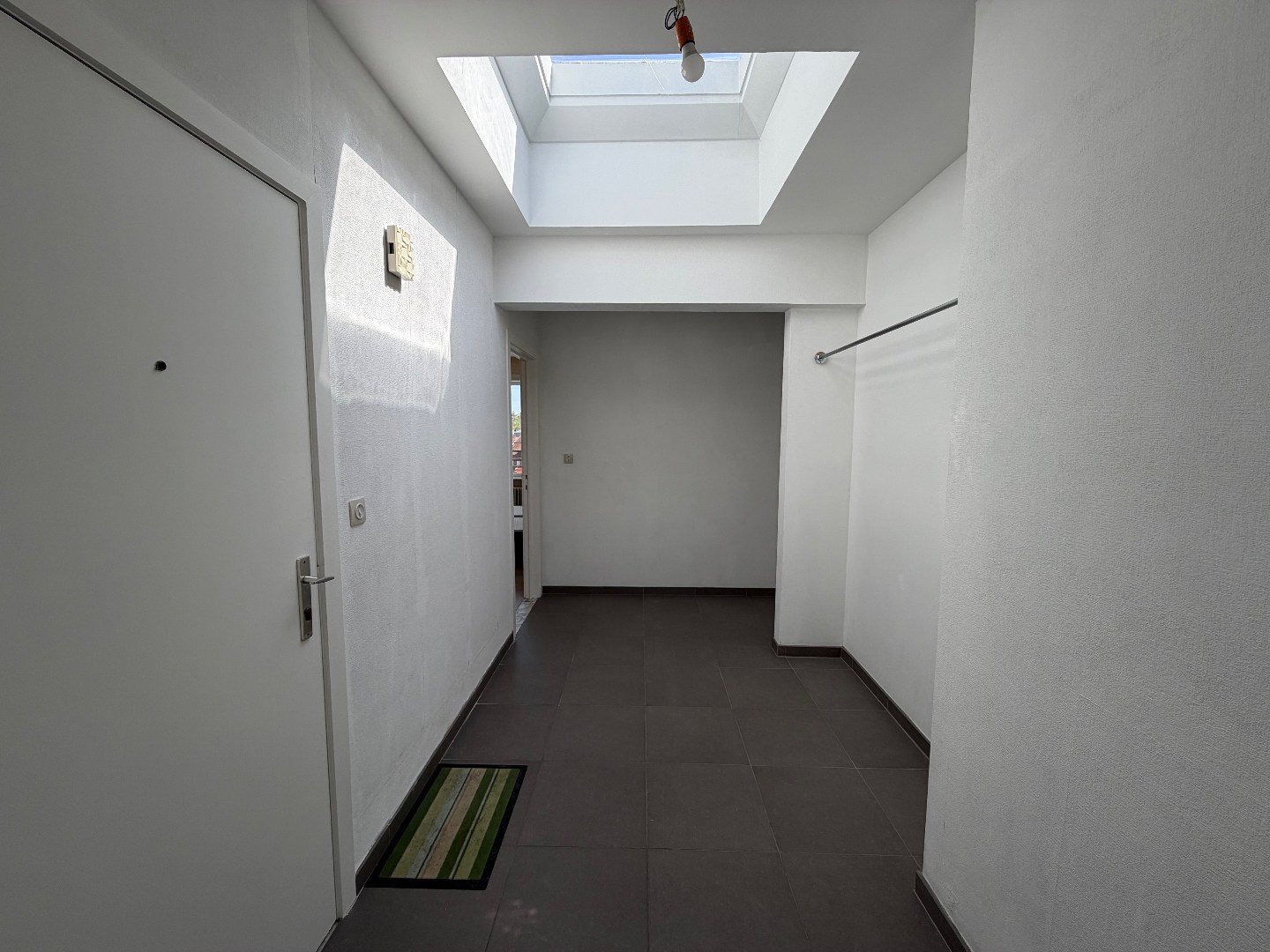 Centraal gelegen appartement met 2 slaapkamers en garage te Geel! - foto 2