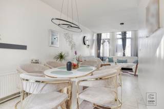 Op een gunstige locatie te Antwerpen bevindt zich deze ruime handelswoning met tal van mogelijkheden, momenteel opgedeeld in een handelsruimte en...