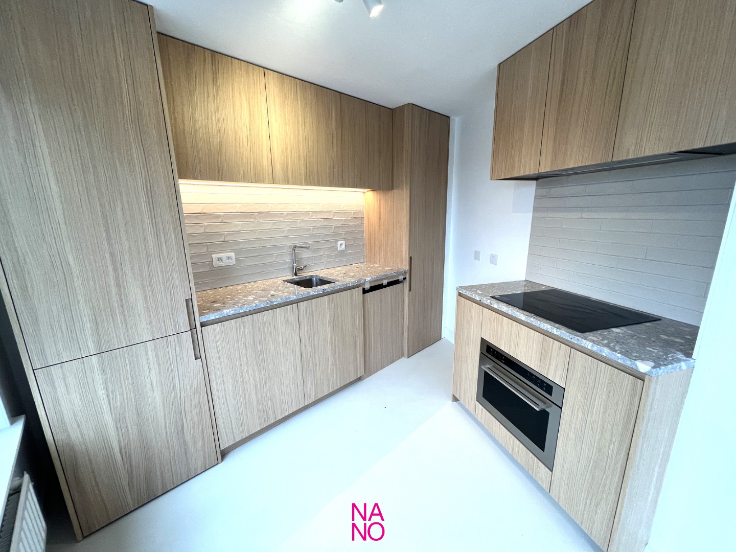 Un appartement d'angle entièrement rénové, très lumineux et spacieux avec 2 chambres à coucher situé dans une petite résidence à proximité de DUINENWATER et du centre animé de Knokke-Heist. - photo 5