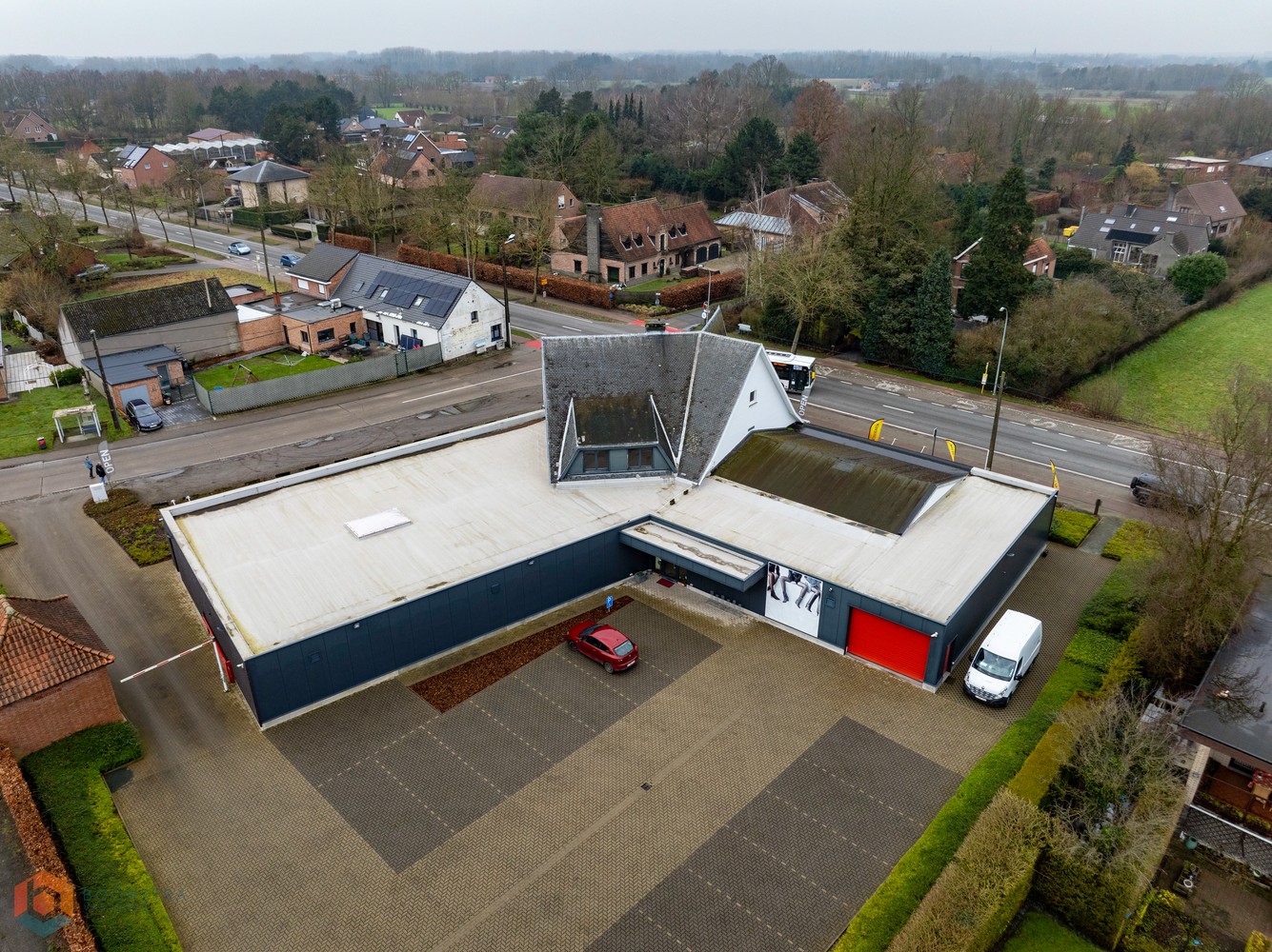 Handelspand op toplocatie met grote visibiliteit en veelzijdige mogelijkheden (1030m2) - foto 3