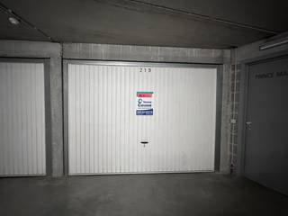 Garagecomplex Sir AnthonyHandige en gemakkelijk toegankelijke garagebox op niveau -3, gelegen in het hart van Knokke. Op slechts een steenworp...