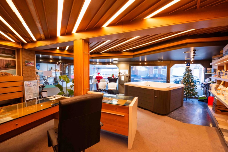 Handelspand met woning en garages - photo 3