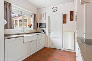 Deze vrijstaande woning uit 1980 is gelegen in een rustige, groene en bijzonder kindvriendelijke woonwijk in Brasschaat. Dankzij de centrale...