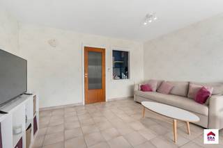 <p>Te koop: lichtrijk appartement in het centrum van Koksijde, gelegen in de Rousseaulaan op wandelafstand van winkels, openbaar vervoer en de toeristische zone.<br />Dit gesloten appartement biedt een open zicht, waardoor u geniet van een gevoel van ruimte en vrijheid. Met twee ruime slaapkamers en een gezellige woonkamer is dit een ideale woonplek voor wie comfort en lichtinval belangrijk vindt. De ligging in het hart van Koksijde maakt het perfect voor wie alles dichtbij wil hebben, terwijl het vrij zicht zorgt voor een rustige beleving.</p>

<p> </p>

<p>Belangrijkste ruimtes:<br />• Lichtrijke woonkamer met open zicht en plaats voor een eet- en zithoek.<br />• Functionele keuken met voldoende opbergruimte.<br />• Twee ruime slaapkamers, ideaal voor gezin of gasten.<br />• Badkamer met douche en wastafel.<br />• Apart toilet.<br />• Berging voor extra opslag.<br />• Inkomhal die toegang geeft tot alle ruimtes.</p>

<p> </p>

<p>Troeven:<br />• Open zicht voor een ruimtelijk gevoel.<br />• Twee ruime slaapkamers.<br />• Lichtrijk appartement in centrale ligging.</p>

<p> </p>

<p>Neem vandaag nog contact op met je ERA-makelaar voor een bezoek.<br />JOUW DROOMAPPARTEMENT. ZO GEVONDEN!</p>