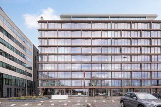 In het prestigieuze gebouw de Aequor op het Eilandje aan de dokken, vindt u ondergronds een afgesloten autobox met een parkeerruimte voor drie wagens.