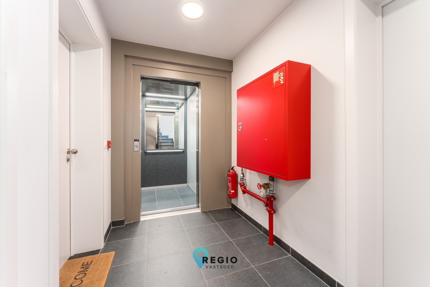 Ruim, hedendaags , energiezuinig 3-slaapkamer appartement incl. 2 terrassen te Deinze. - foto 4