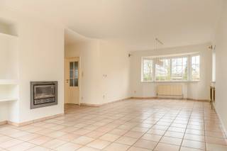 Welkom in de Drieske Nijperstraat 7 te Sint-Gillis-Waas.In het centrum van de gemeente vind je deze ruime half open bebouwing.Op de oprit kunnen...