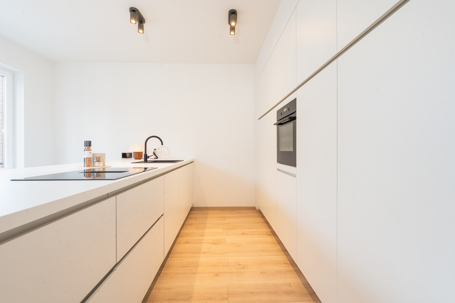 OOSTENDE: PRACHTIG GERENOVEERD HOEKAPP. MET 2 SLPKS - foto 5